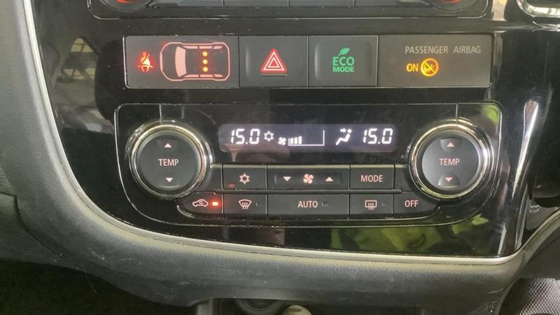 MITSUBISHI OUTLANDER