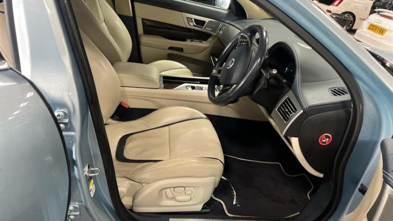 JAGUAR XF