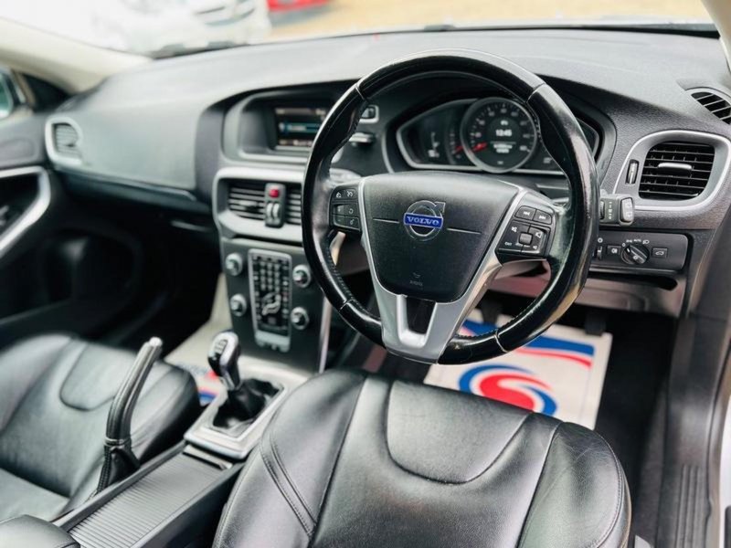 VOLVO V40