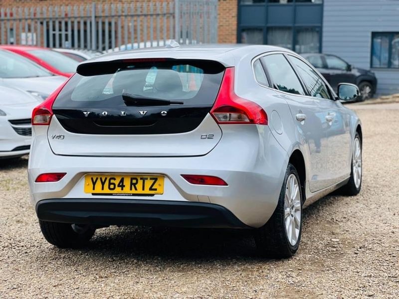 VOLVO V40