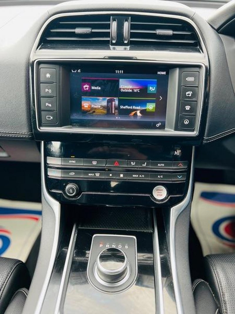 JAGUAR XE