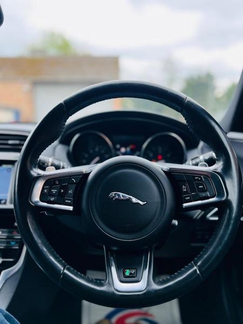 JAGUAR XE