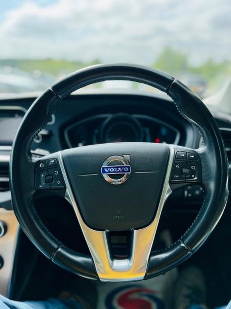 VOLVO V40 CROSS COUNTRY