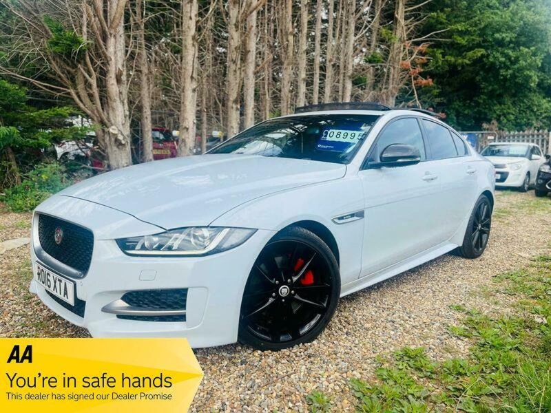 JAGUAR XE