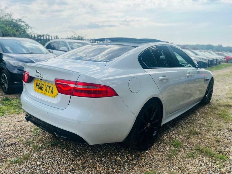JAGUAR XE