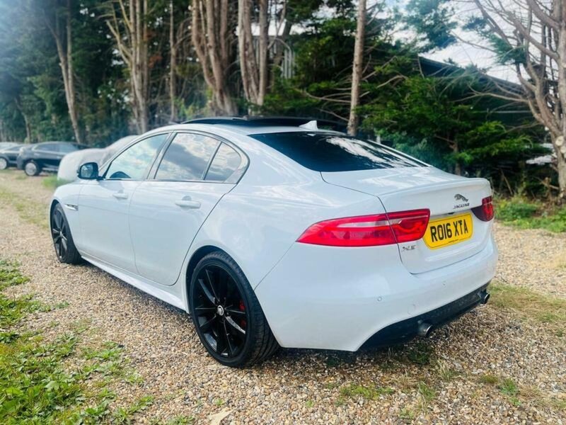 JAGUAR XE