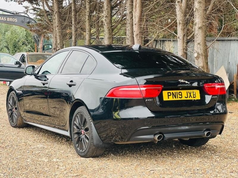 JAGUAR XE