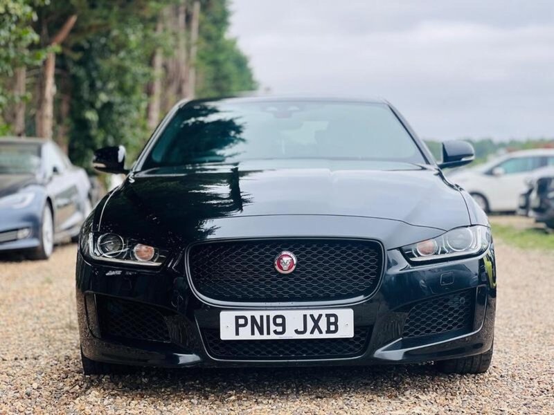 JAGUAR XE